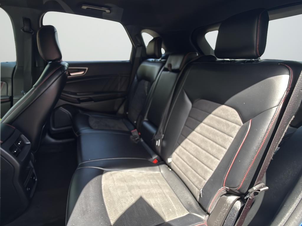 Ford Edge Vehicle Full-screen Gallery Image 22