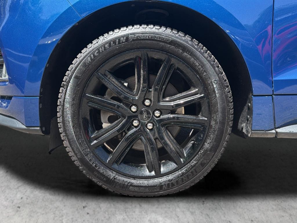 Ford Edge Vehicle Full-screen Gallery Image 23