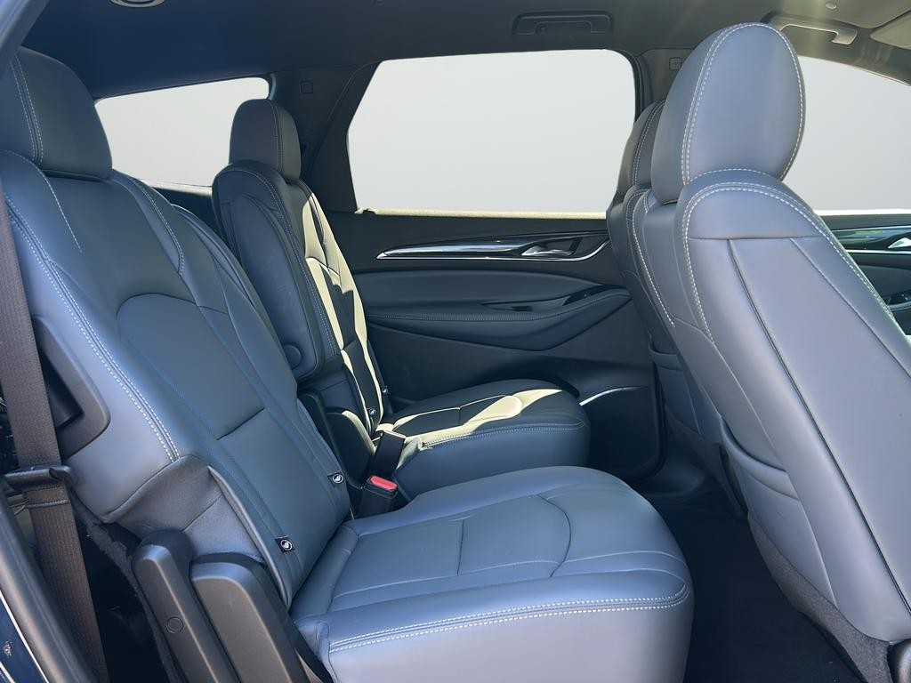Buick Enclave Vehicle Full-screen Gallery Image 13