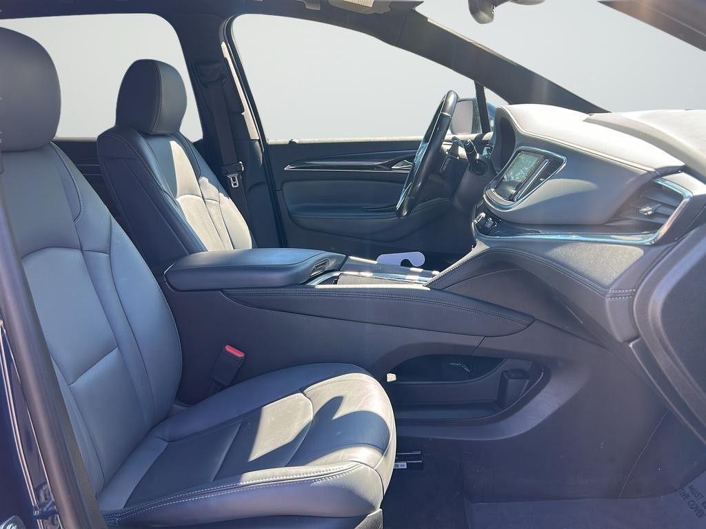 Buick Enclave Vehicle Full-screen Gallery Image 14