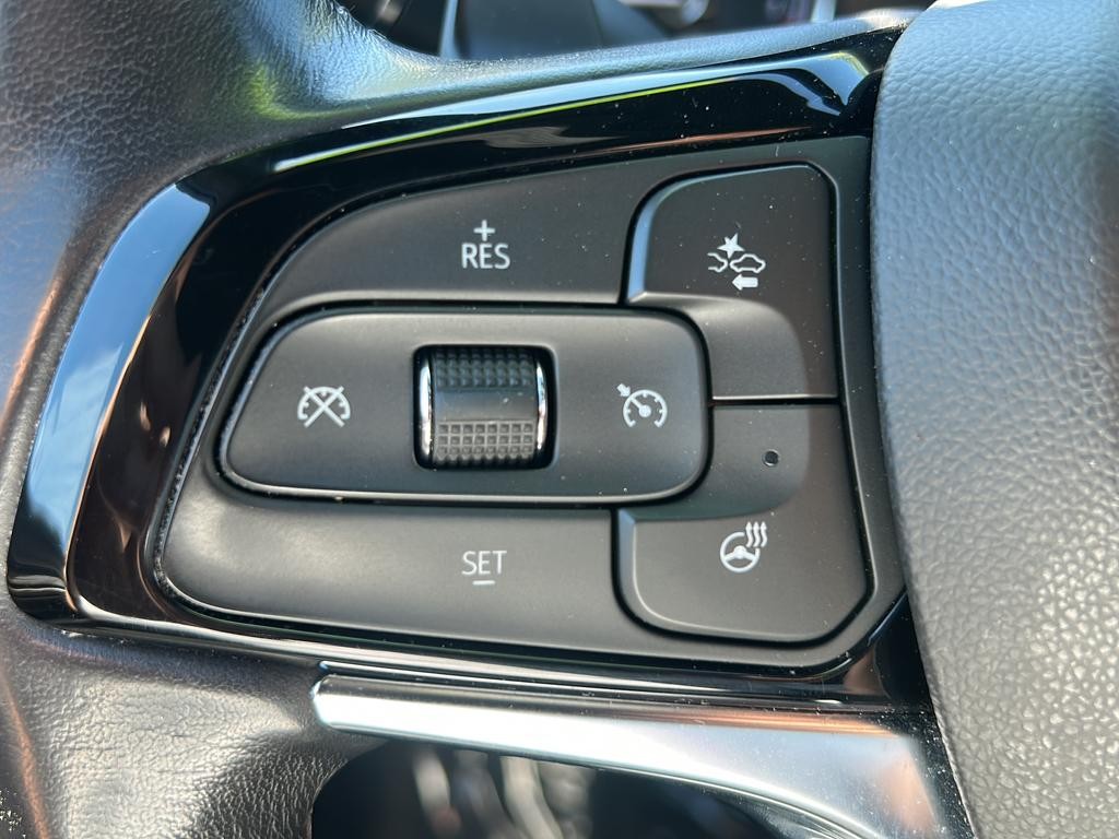 Buick Enclave Vehicle Full-screen Gallery Image 16