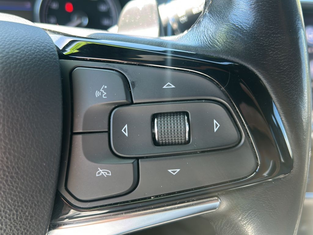 Buick Enclave Vehicle Full-screen Gallery Image 17