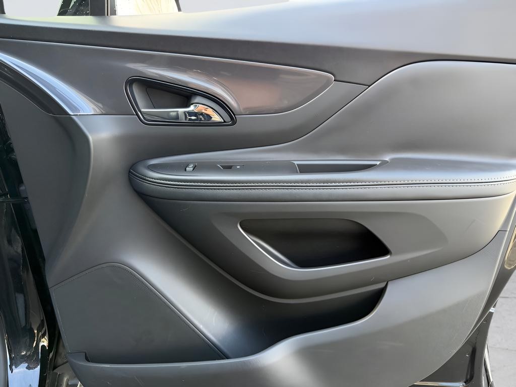 Buick Encore Vehicle Full-screen Gallery Image 12