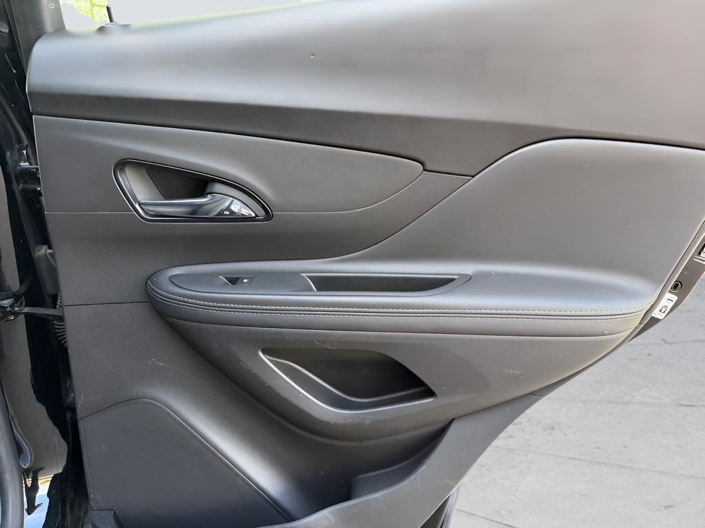 Buick Encore Vehicle Full-screen Gallery Image 21