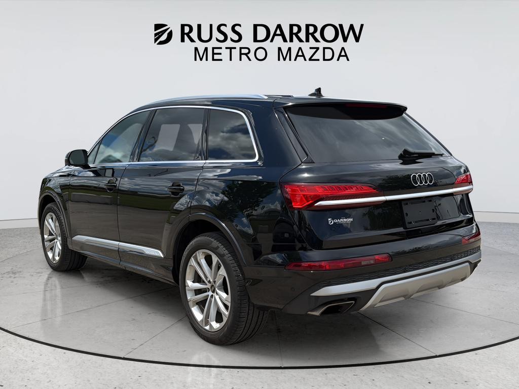 Audi Q7 Vehicle Full-screen Gallery Image 03