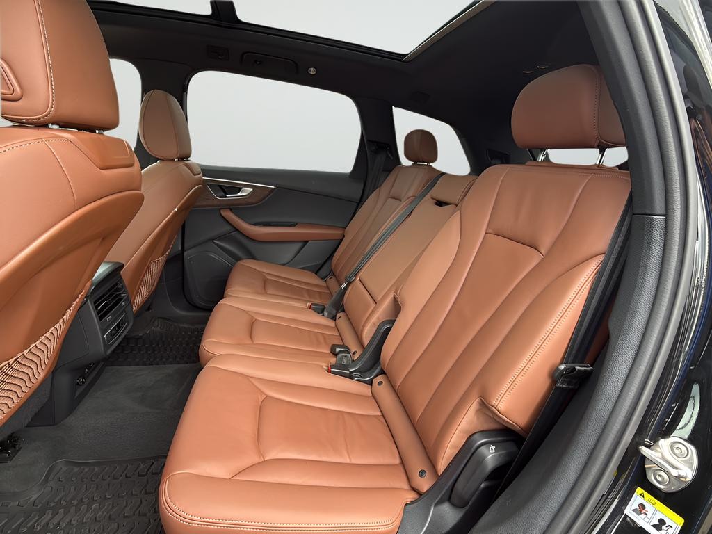Audi Q7 Vehicle Full-screen Gallery Image 21