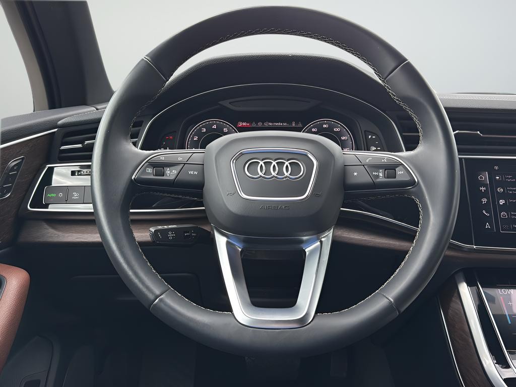 Audi Q7 Vehicle Full-screen Gallery Image 22