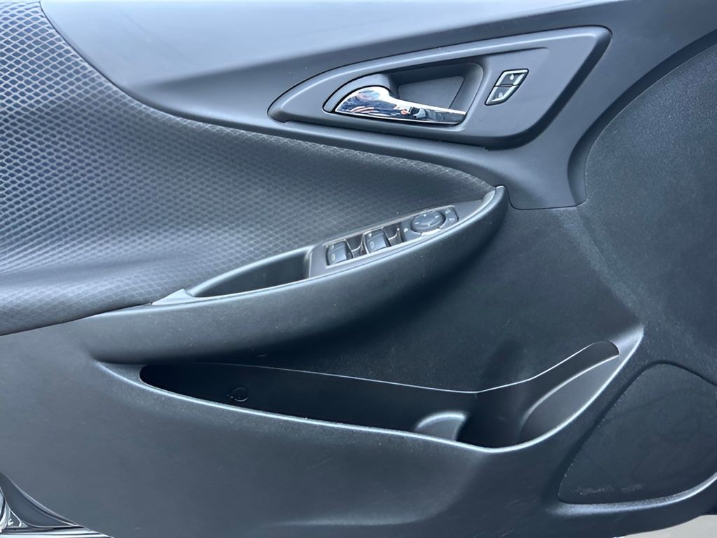 Chevrolet Malibu Vehicle Full-screen Gallery Image 10