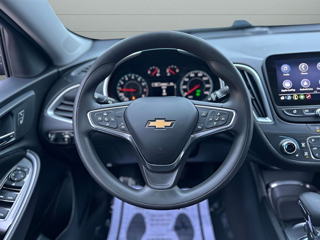 Chevrolet Malibu Vehicle Full-screen Gallery Image 14