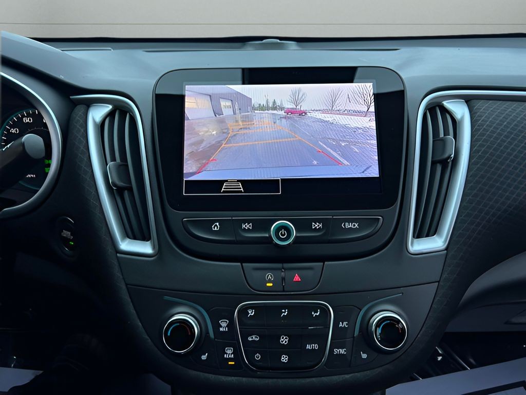 Chevrolet Malibu Vehicle Full-screen Gallery Image 17