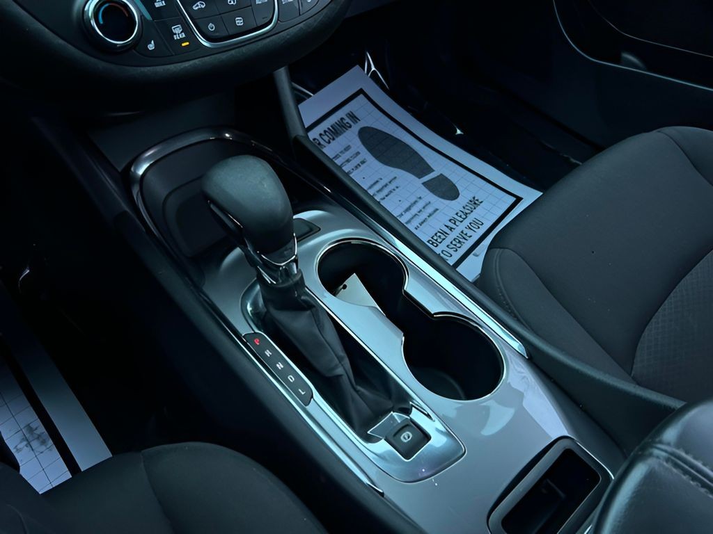 Chevrolet Malibu Vehicle Full-screen Gallery Image 18