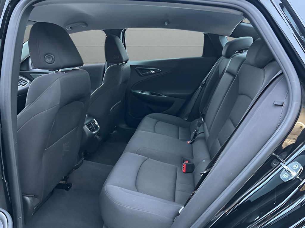 Chevrolet Malibu Vehicle Full-screen Gallery Image 20