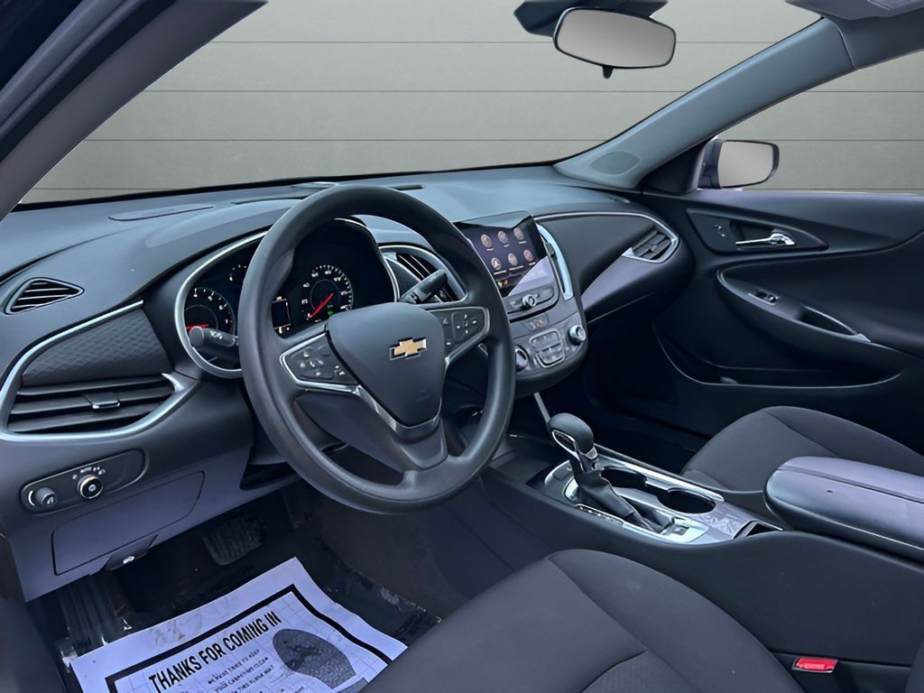 Chevrolet Malibu Vehicle Full-screen Gallery Image 22