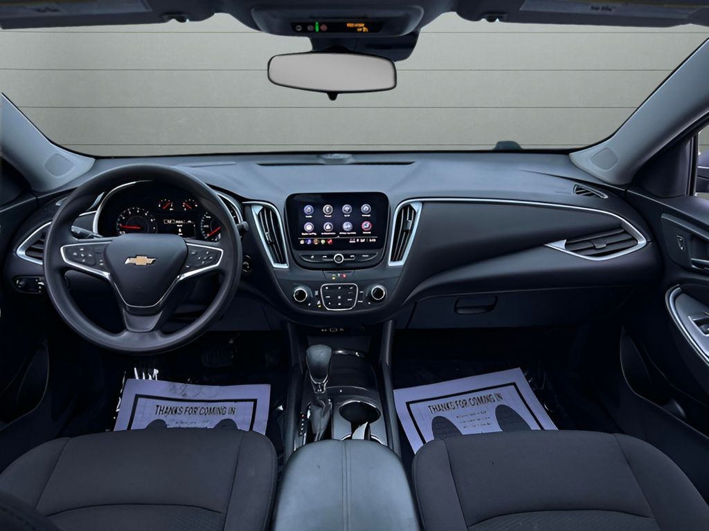 Chevrolet Malibu Vehicle Full-screen Gallery Image 23