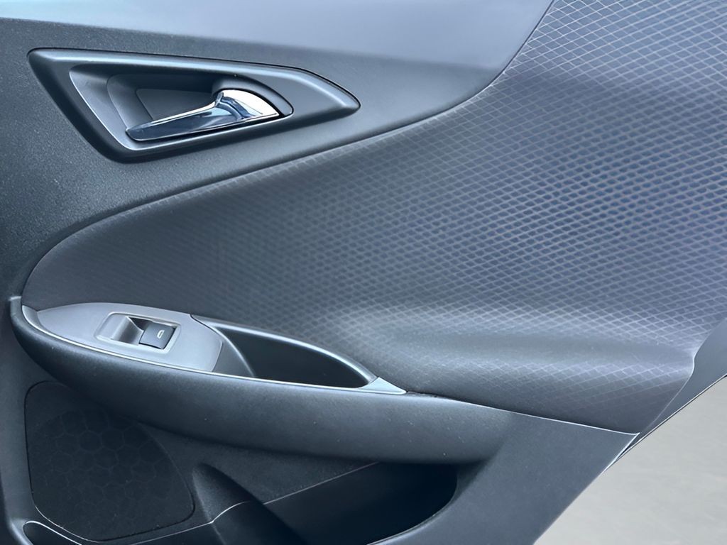 Chevrolet Malibu Vehicle Full-screen Gallery Image 24