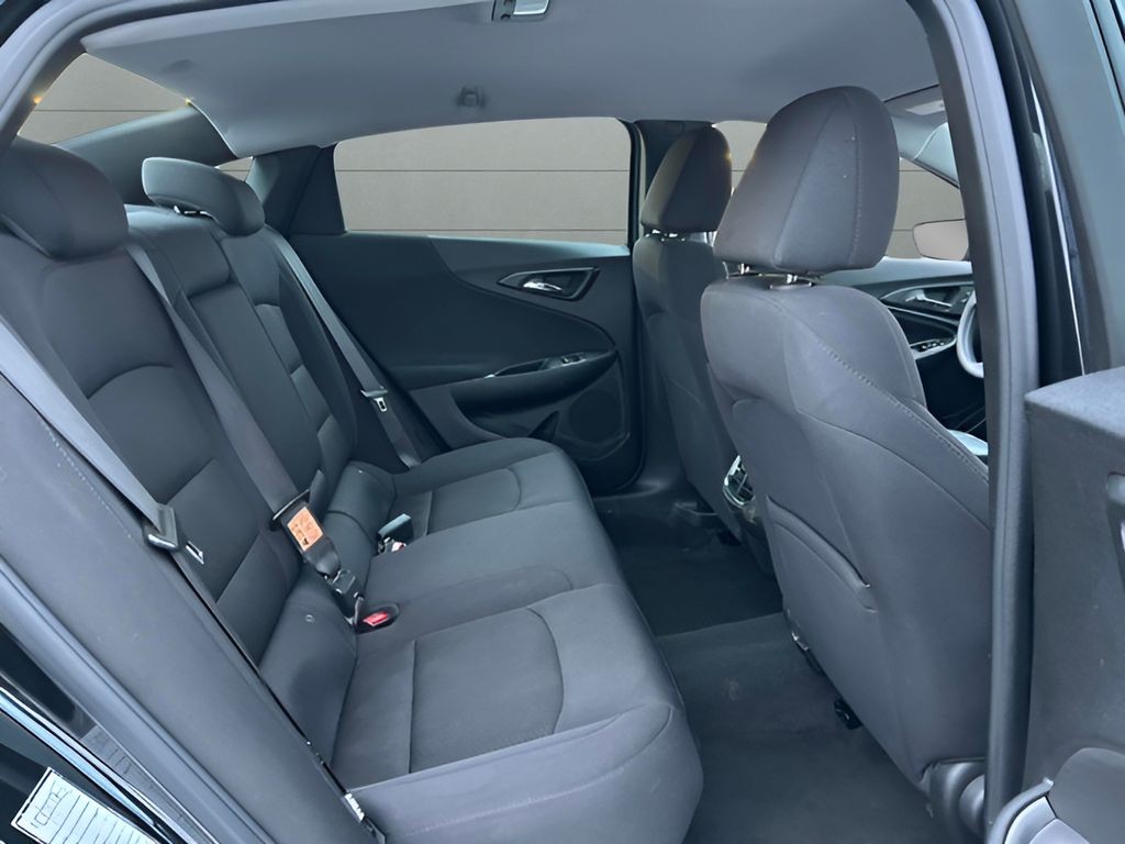 Chevrolet Malibu Vehicle Full-screen Gallery Image 25