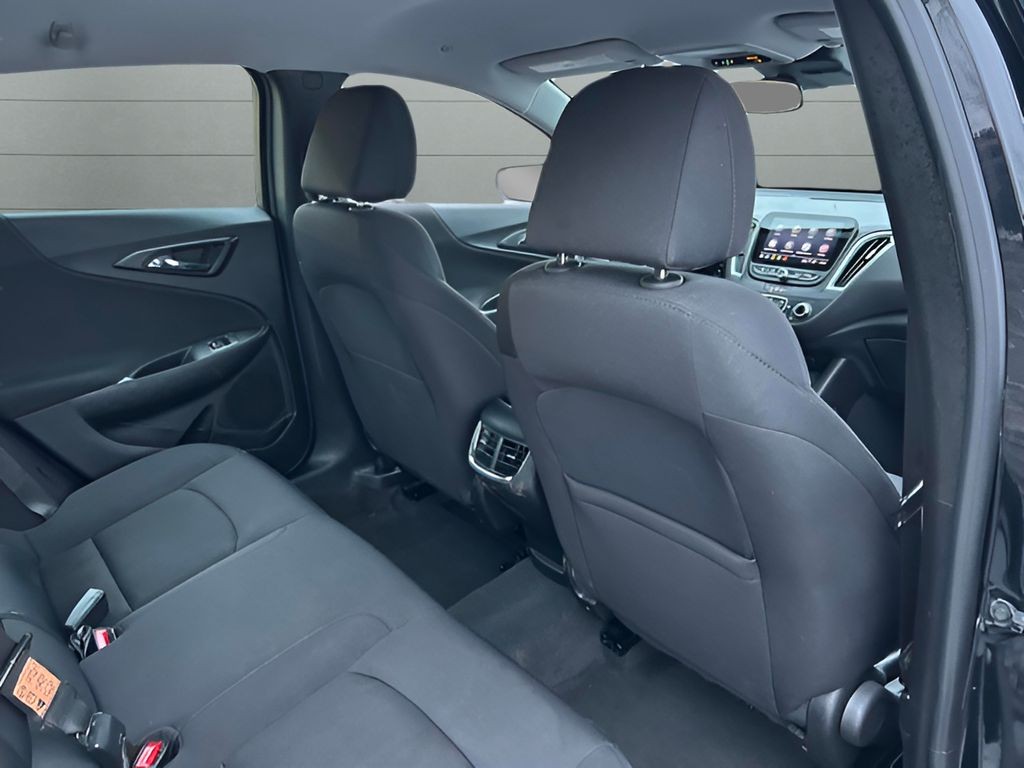 Chevrolet Malibu Vehicle Full-screen Gallery Image 26