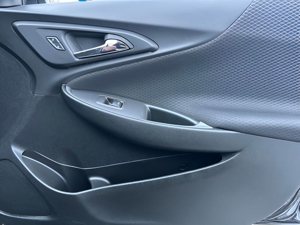 Chevrolet Malibu Vehicle Full-screen Gallery Image 27