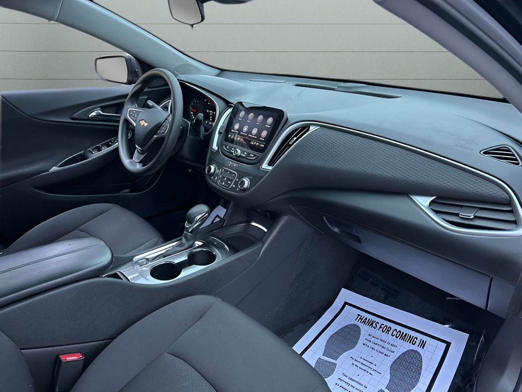 Chevrolet Malibu Vehicle Full-screen Gallery Image 29