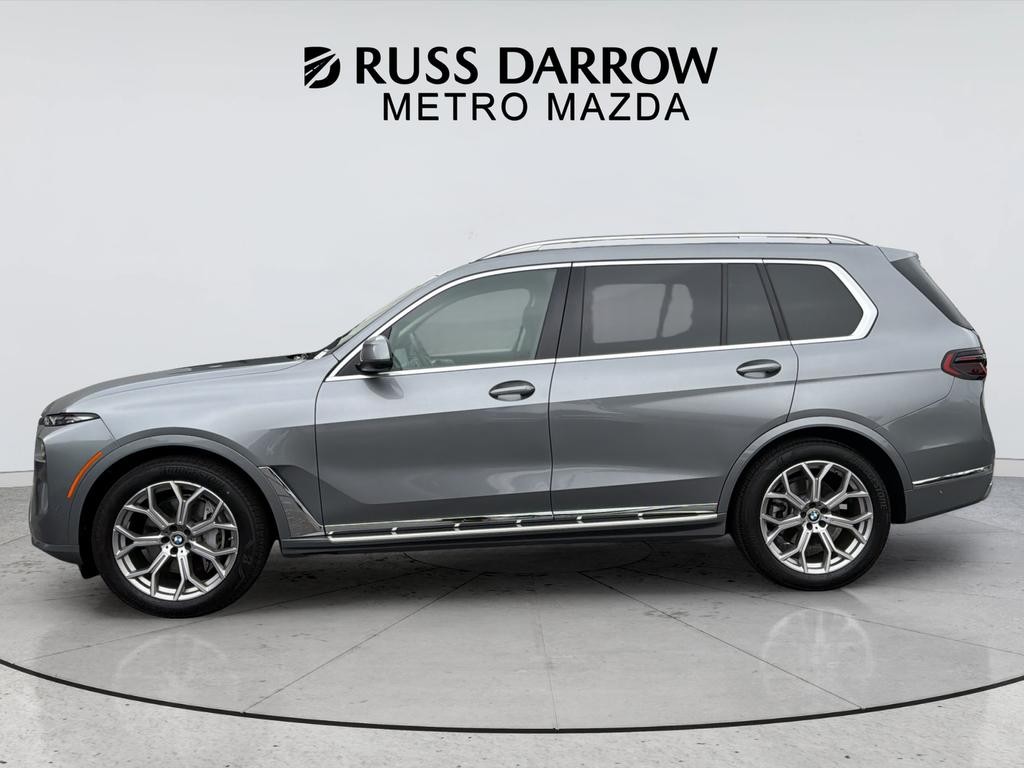 BMW X7 Vehicle Full-screen Gallery Image 02