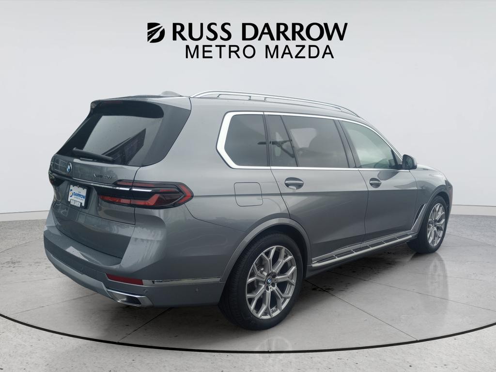 BMW X7 Vehicle Full-screen Gallery Image 05