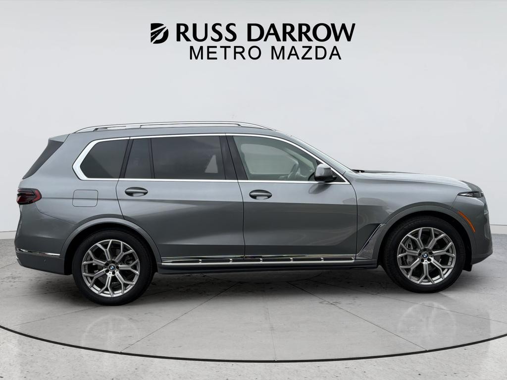 BMW X7 Vehicle Full-screen Gallery Image 06