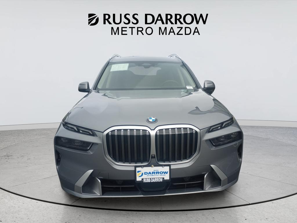 BMW X7 Vehicle Full-screen Gallery Image 08