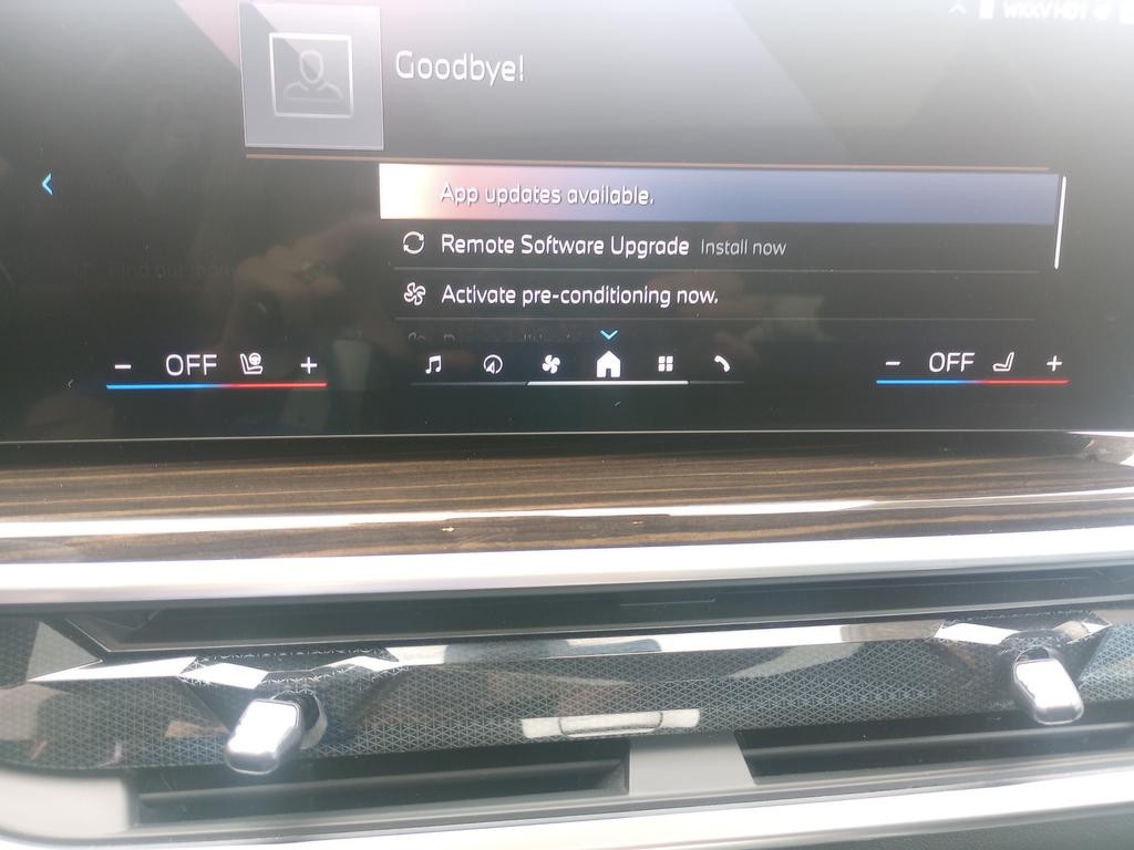 BMW X7 Vehicle Full-screen Gallery Image 19