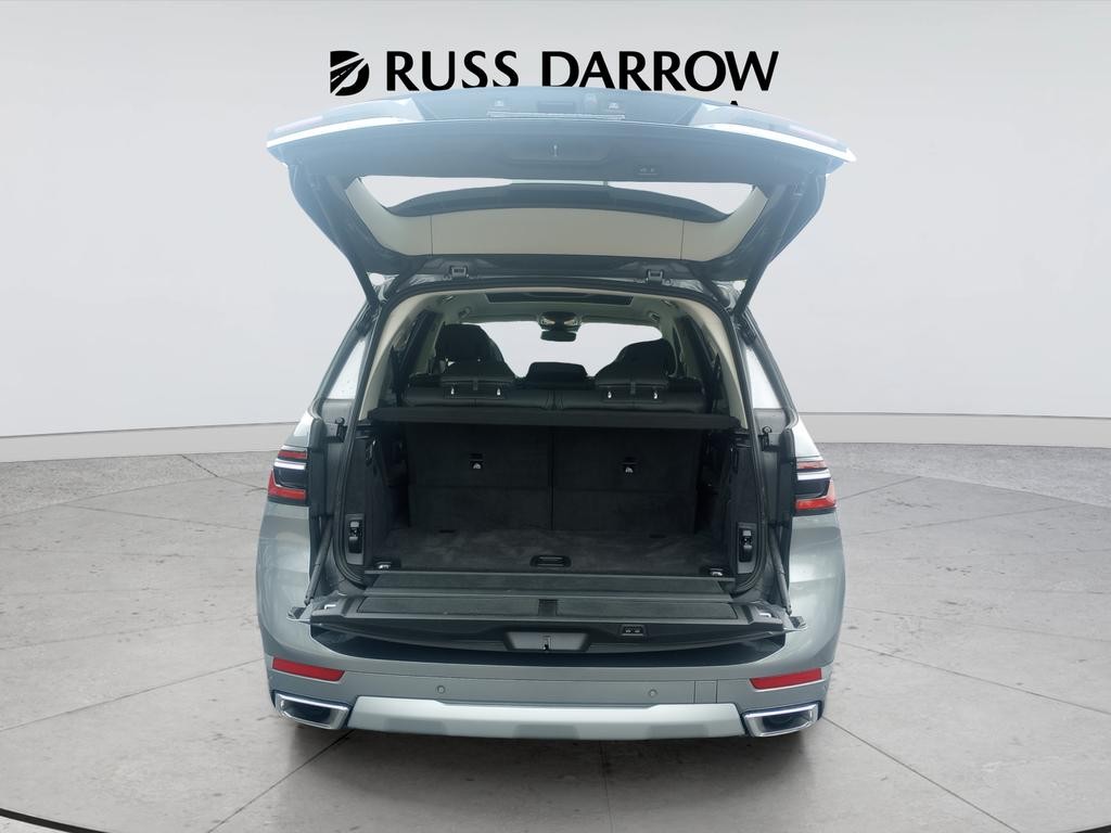 BMW X7 Vehicle Full-screen Gallery Image 30
