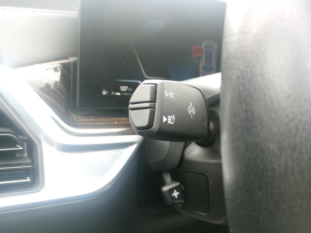 BMW X7 Vehicle Full-screen Gallery Image 34