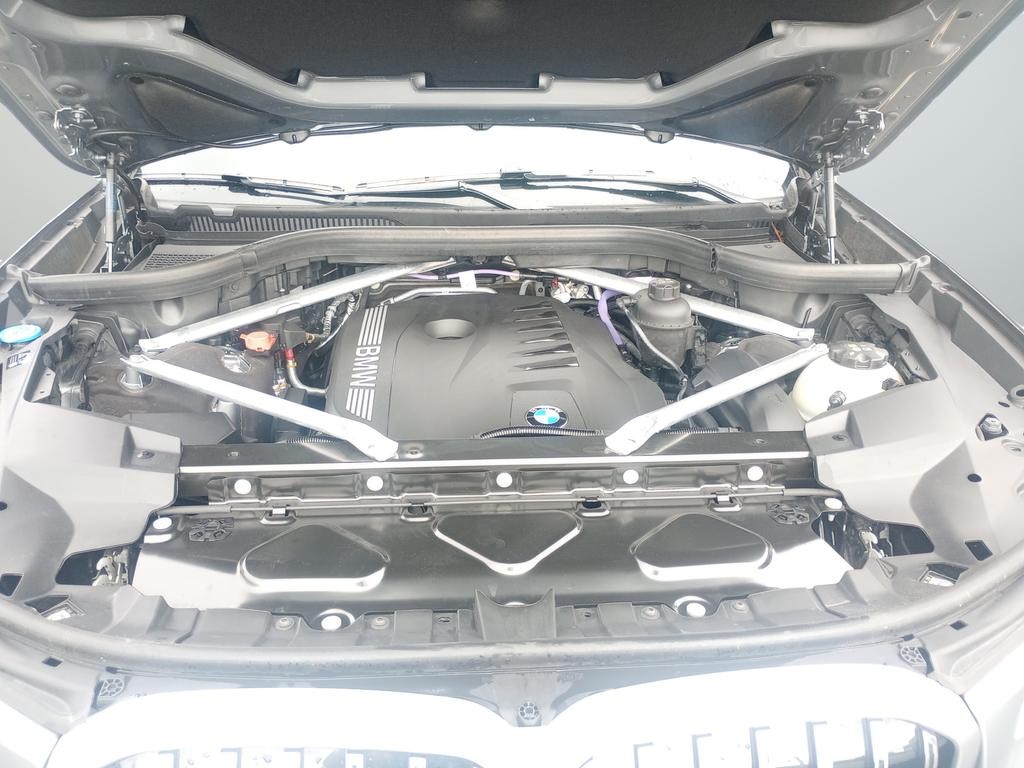 BMW X7 Vehicle Full-screen Gallery Image 35