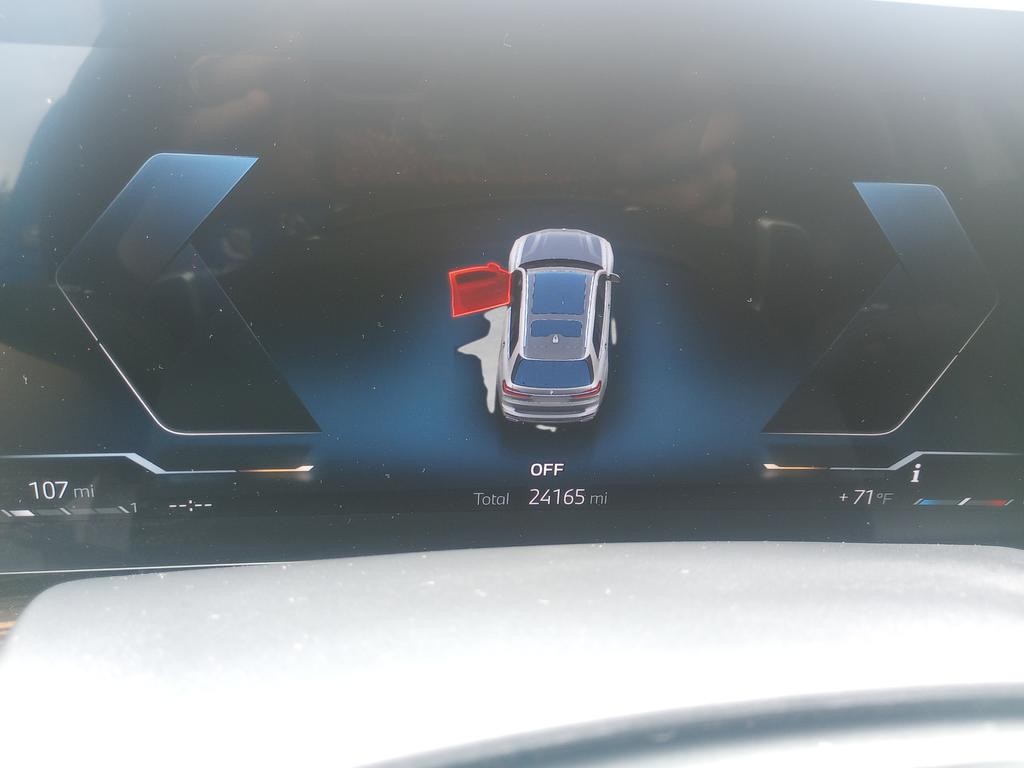 BMW X7 Vehicle Full-screen Gallery Image 37