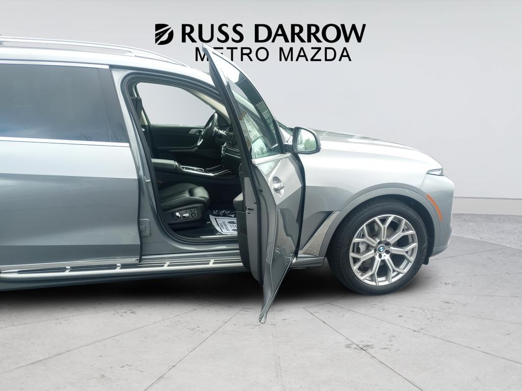 BMW X7 Vehicle Full-screen Gallery Image 39