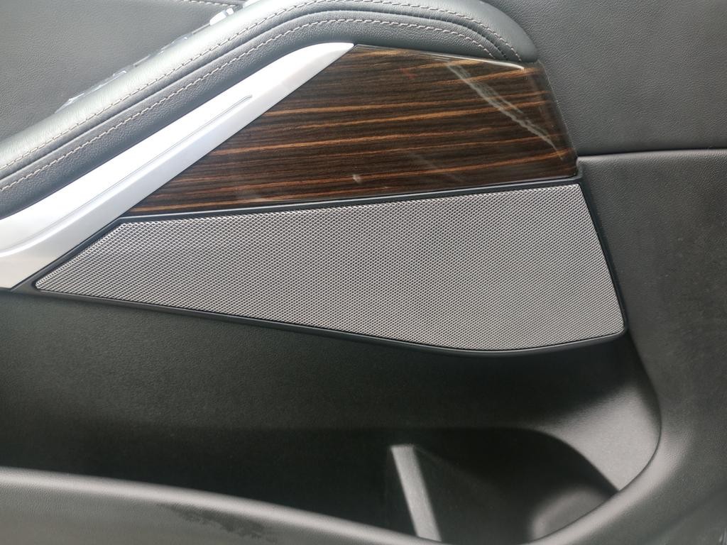 BMW X7 Vehicle Full-screen Gallery Image 41