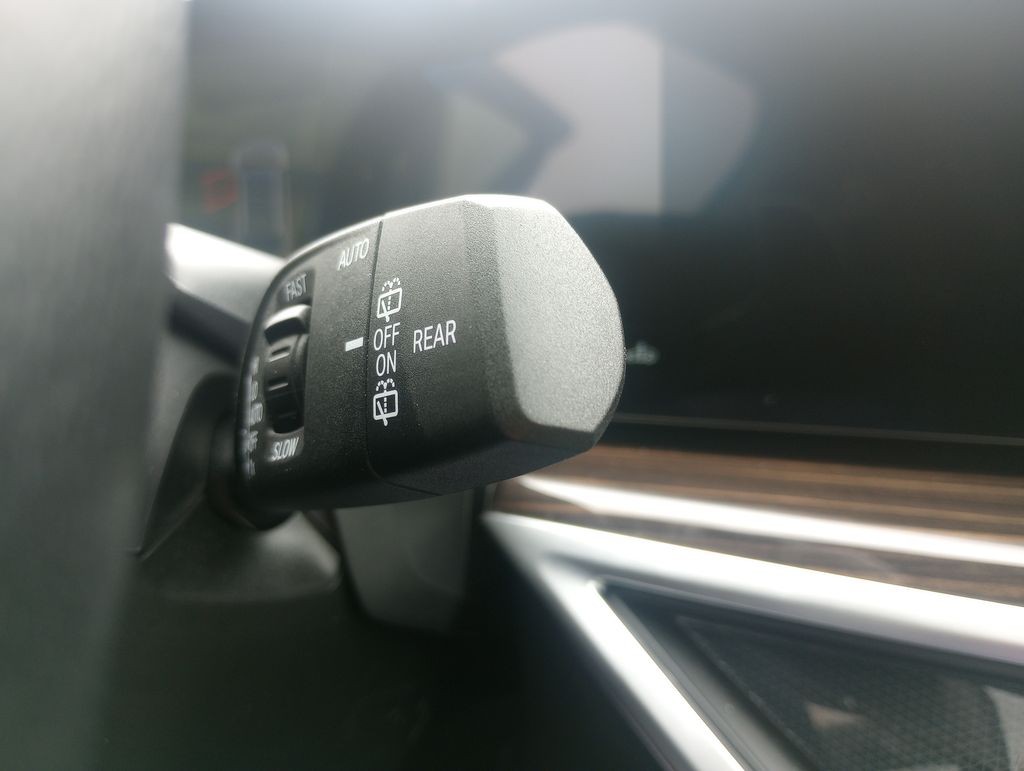 BMW X7 Vehicle Full-screen Gallery Image 42