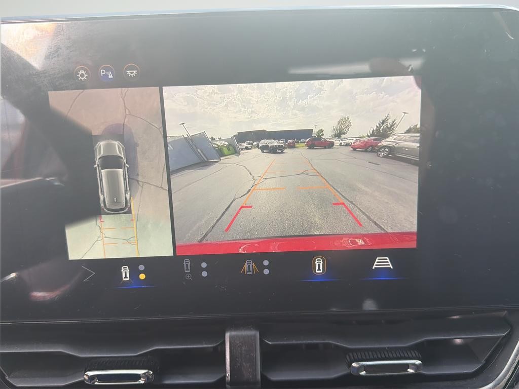 Chevrolet Equinox Vehicle Full-screen Gallery Image 13