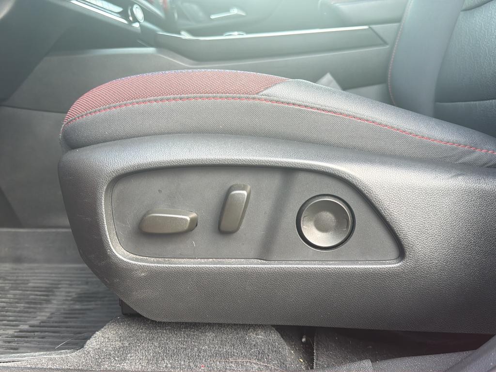 Chevrolet Equinox Vehicle Full-screen Gallery Image 16