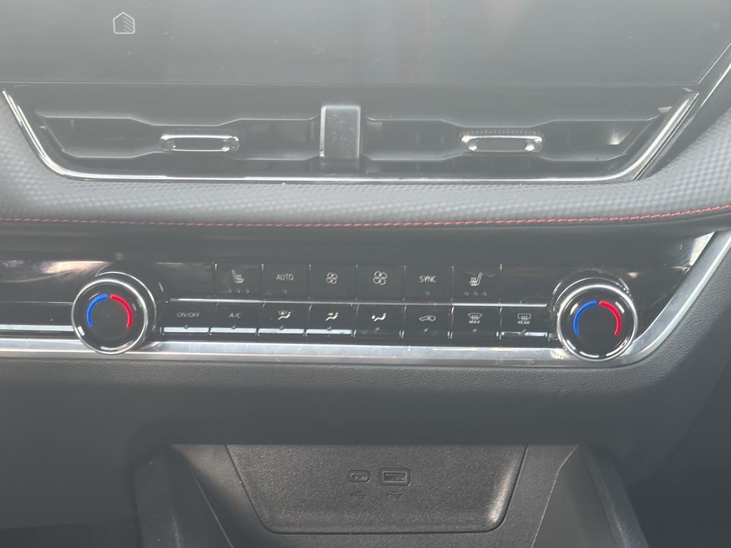Chevrolet Equinox Vehicle Full-screen Gallery Image 18