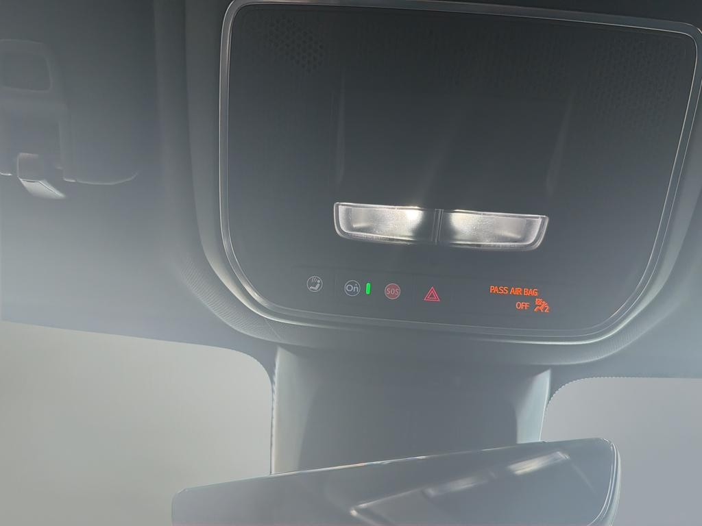 Chevrolet Equinox Vehicle Full-screen Gallery Image 23