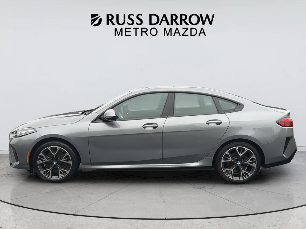 BMW 2 Series Vehicle Full-screen Gallery Image 02
