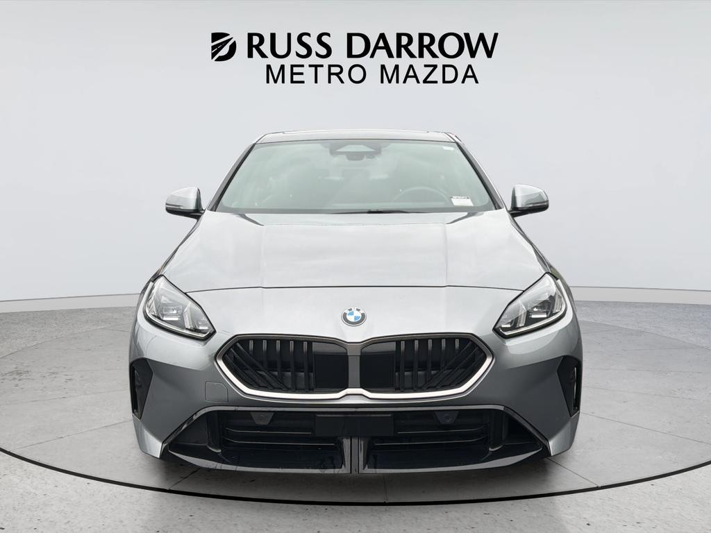 BMW 2 Series Vehicle Full-screen Gallery Image 08