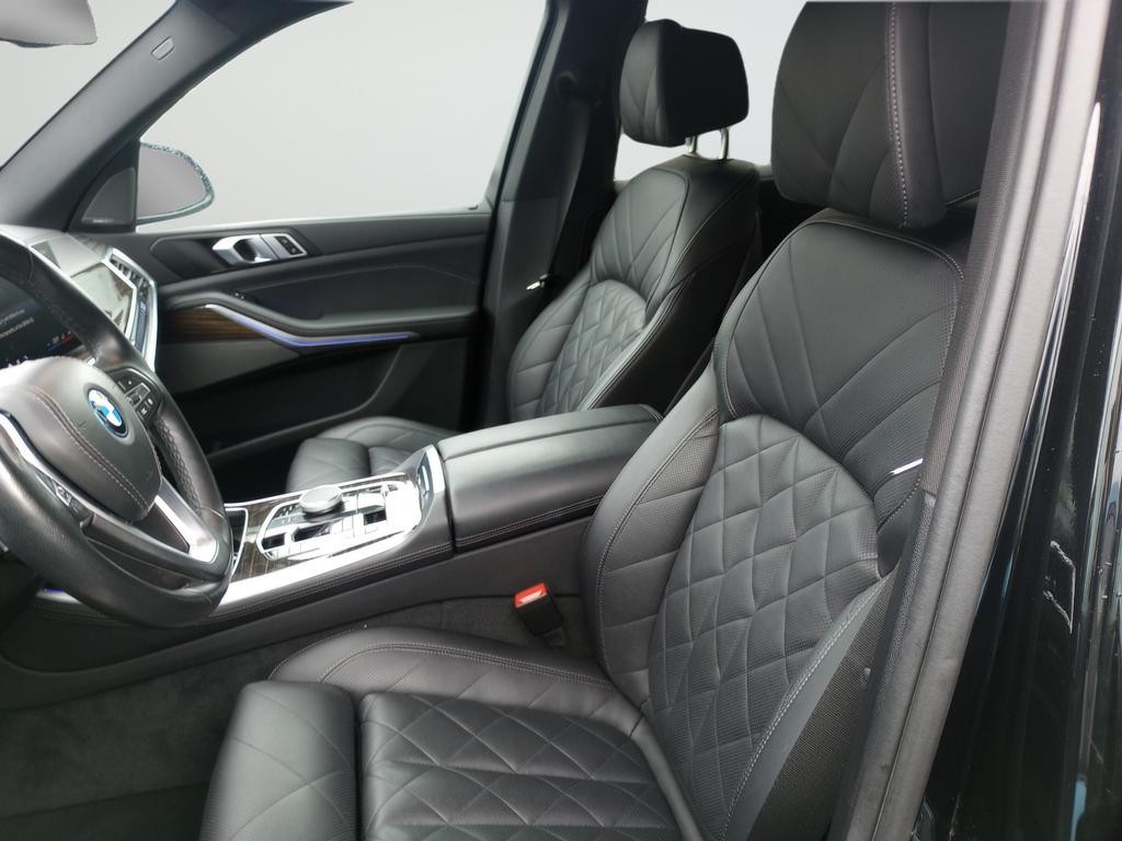 BMW X5 Vehicle Full-screen Gallery Image 10