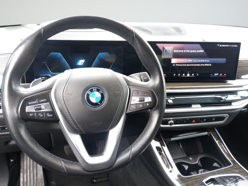 BMW X5 Vehicle Full-screen Gallery Image 11