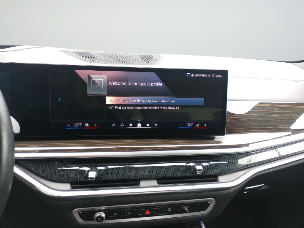 BMW X5 Vehicle Full-screen Gallery Image 13