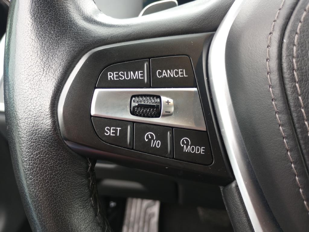 BMW X5 Vehicle Full-screen Gallery Image 15