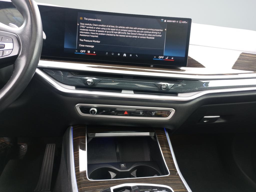 BMW X5 Vehicle Full-screen Gallery Image 19