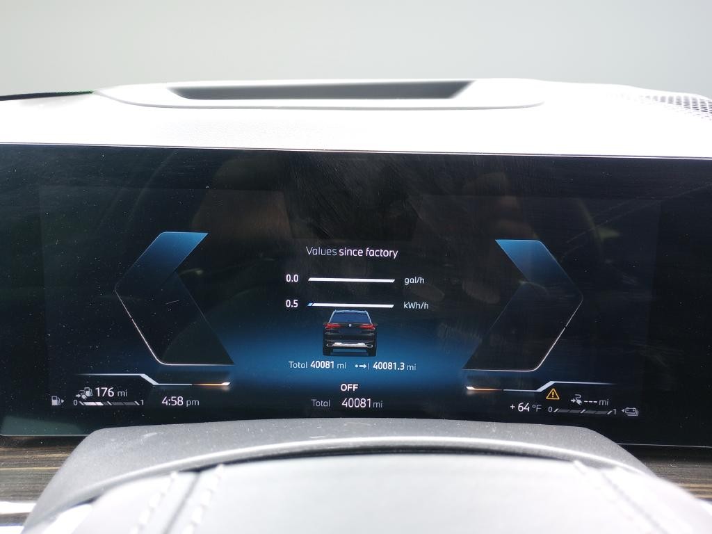 BMW X5 Vehicle Full-screen Gallery Image 22