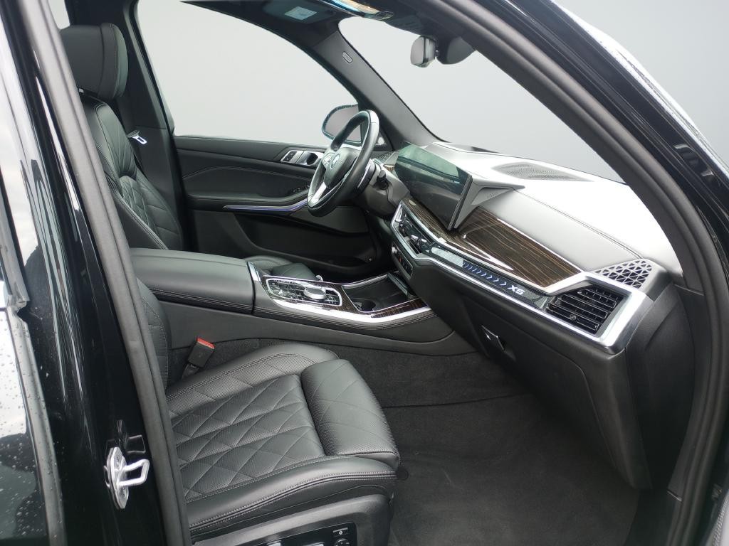 BMW X5 Vehicle Full-screen Gallery Image 23