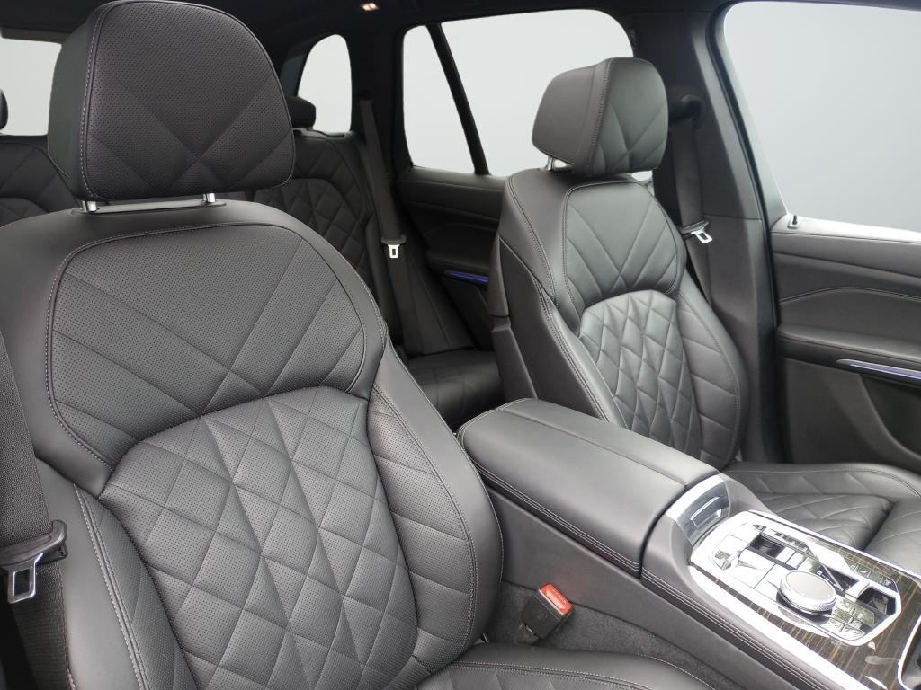 BMW X5 Vehicle Full-screen Gallery Image 25
