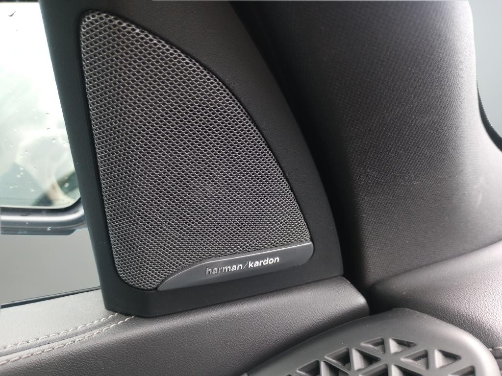 BMW X5 Vehicle Full-screen Gallery Image 31